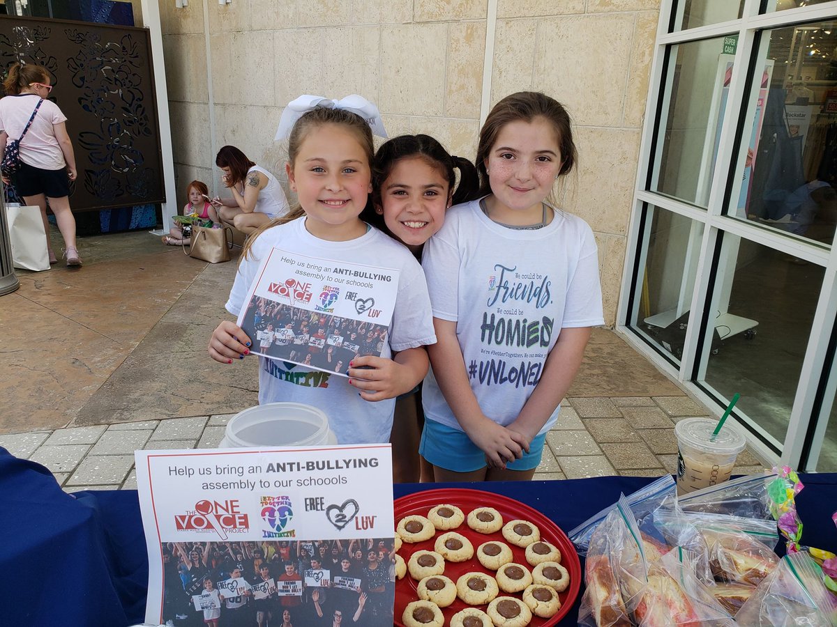 Were "Baking out Bullying" today at Old Navy, Tanger.  Stop by and grab a tasty treat!  Were raising money to bring <a href="/RiseOfTheChange/">THE CHANGE</a>  to our area schools.