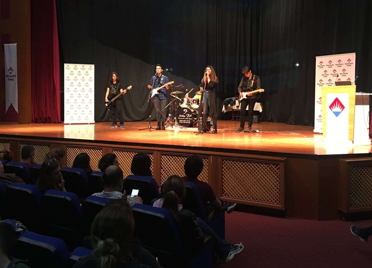 Bahcesehir22's tweet image. Bölgemizdeki üç ilden 9 okul ve 11 robotik takımının katılımıyla Edirne’de ilk kez Edirne Bahçeşehir Koleji ortaklığı ve ev sahipliği ile gerçekleşen “Görevimiz Ay” temalı Minik Bilim Kahramanları Buluşuyor FLL Jr. Fuarı devam ediyor 🚀🌒🤖