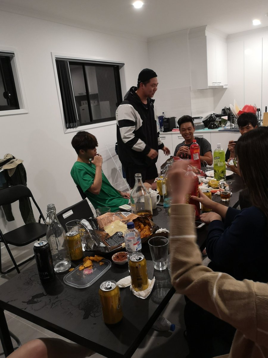 lovemovie08's tweet photo. シェアハウスでパーティー😆
#sharehouse #party #farmmates https://t.co/SW1KgOaKTV
