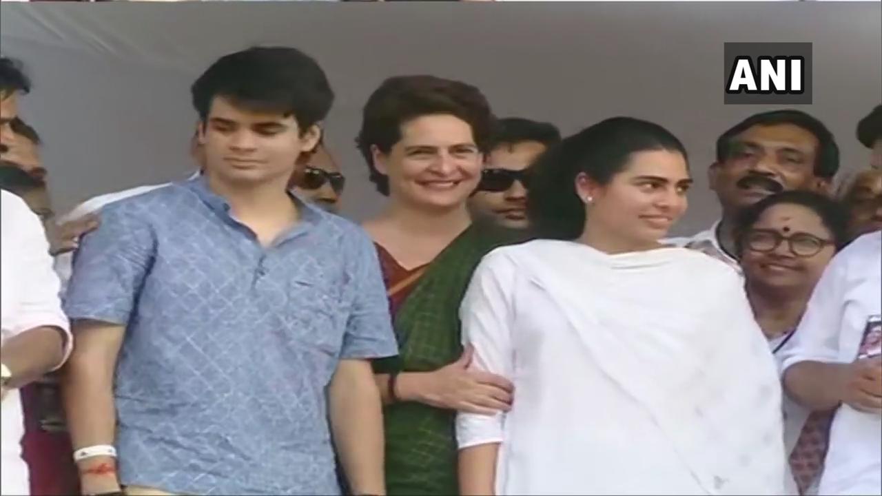 ANI on X: "Priyanka Gandhi Vadra with her children Miraya and Raihan, after  addressing a rally in Areekode. #Kerala https://t.co/fHkj1QsymH" / X