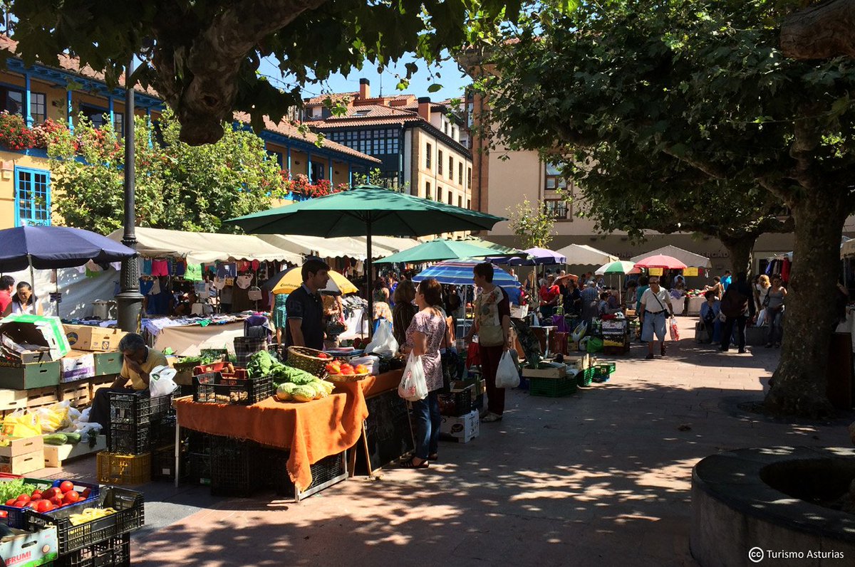 TurismoAsturias's tweet photo. Una vuelta por los mercados para comprar los mejores productos, y de paso conversar con los vendedores, es una auténtica inmersión en la vida cotidiana de #Asturias... ¡y de paso es la ocasión perfecta para el aperitivo! https://t.co/ndPBt2ywJ3 https://t.co/EHO4BQD7EO