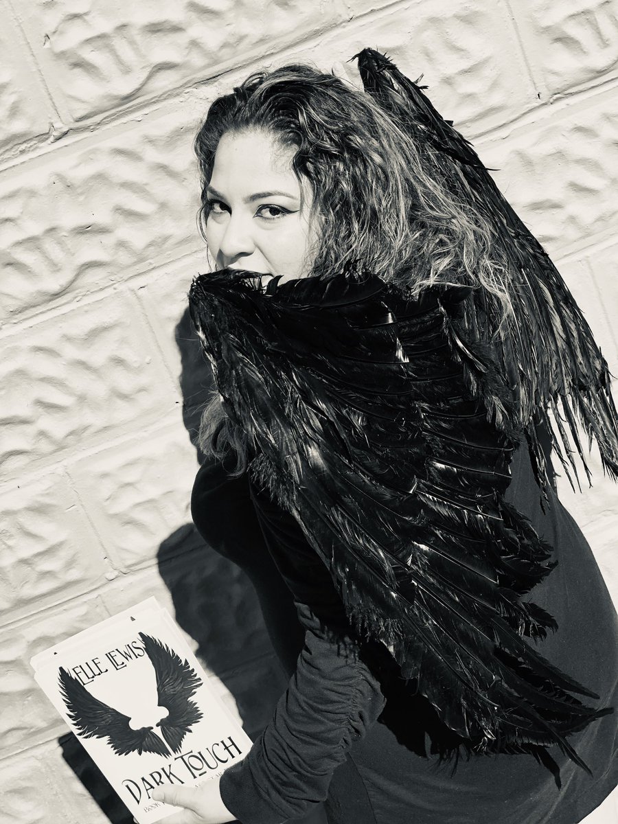 Elle_Lewis2's tweet photo. Dark Ones are coming to Megacon...
#megaconorlando #DarkTouch #bookstagram #cosplay #fantasy #megafandays https://t.co/HsF23tyONF