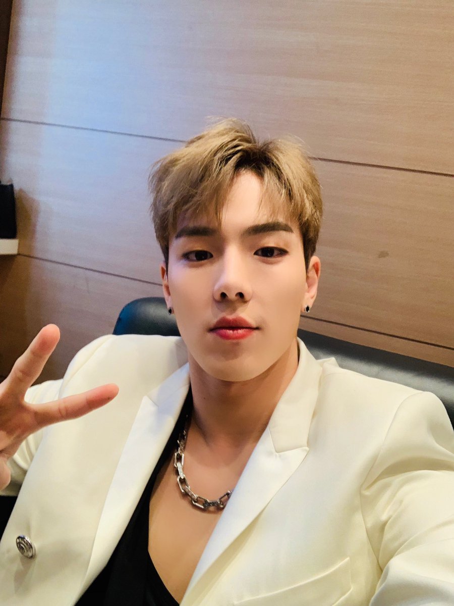 OfficialMONSTAX's tweet photo. [#셔누] 요즘 여유로운 하루하루를 보내는 것 같아요 몬베베들도 일상에서 여유를 찾아서 윤택한 몬엑하세요ㅎㅎㅎ https://t.co/cyHEEH3iBt