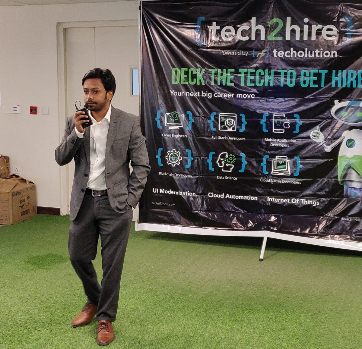 Techolution_com's tweet photo. Our director, Shravan Molugu has spent some valuable time to speak about the evolution of #Techolution over the years and has also elaborated his views on the exciting projects that are yet to be taken over. An "interesting" touch to the eve it was!#Hackathon #Tech2Hire https://t.co/PTMrZ4xI5v