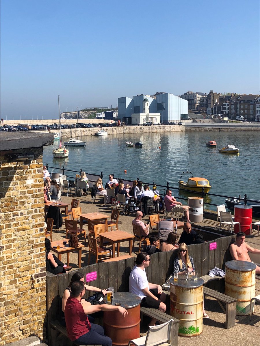 SmugglersCT9's tweet photo. Summer is here in Margate enjoy your Easter weekend https://t.co/Tmzu6aCvlE