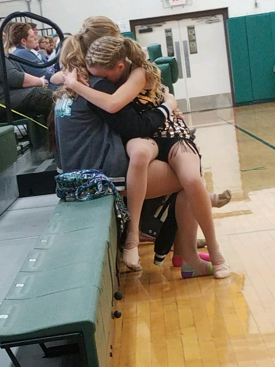 DanceEureka's tweet photo. Friendships are formed. 
Your support system through school
And hopefully through life. 
@DanceEureka @Aly_Beatenhead @joana_lamadrid @Kaitlynneeee @becca_noe https://t.co/CemRlkJ8KP
