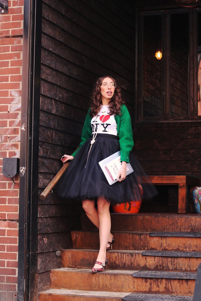 ✨Carrie 2.0✨ NYC Dreams featuring <a href="/cvazzana/">Caroline Vazzana</a>⁣
⁣
Outfit featuring Long Tulle Skirt by David Dalrymple @daviddalrympleinc with pearl necklace from Patricia's #SATC archives.⁣
.⁣
.⁣
.⁣
Team⁣
 📸@rome_god⁣
<a href="/barbiebeach_/">My Lovely Husband♥</a>⁣ <a href="/luiigy/">Luiigy Slim</a> ⁣ <a href="/makeupbylucas/">Lucas Make Up</a> ⁣
#PatriciaFieldARTFashion