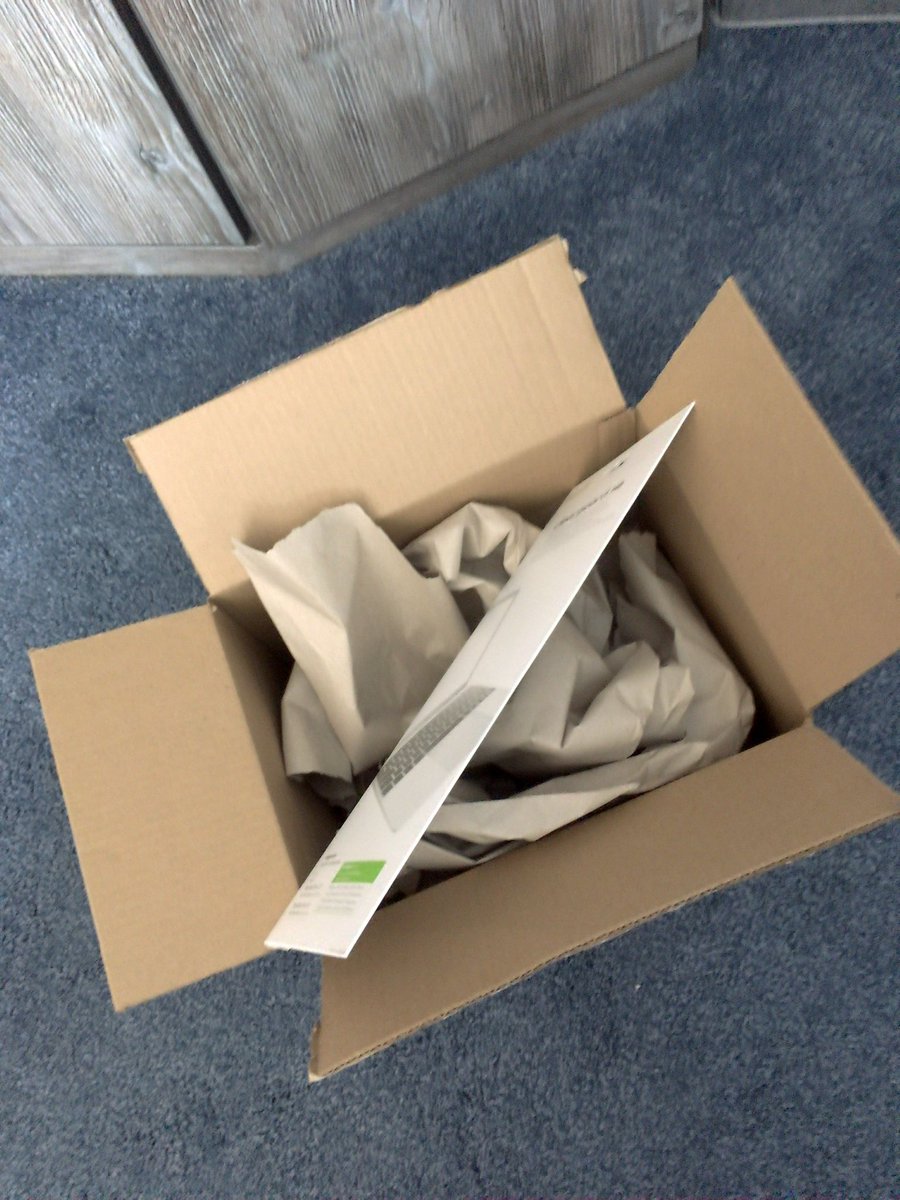 meisandyg's tweet photo. Erm @AmazonUK, you do realise there’s a global #ClimateChange crisis? I’m no expert but I’m sure some packing and fuel could have been saved shipping this letter-box sized item in a massive box! #ExcessPackaging https://t.co/KRf0Rc4Lwa