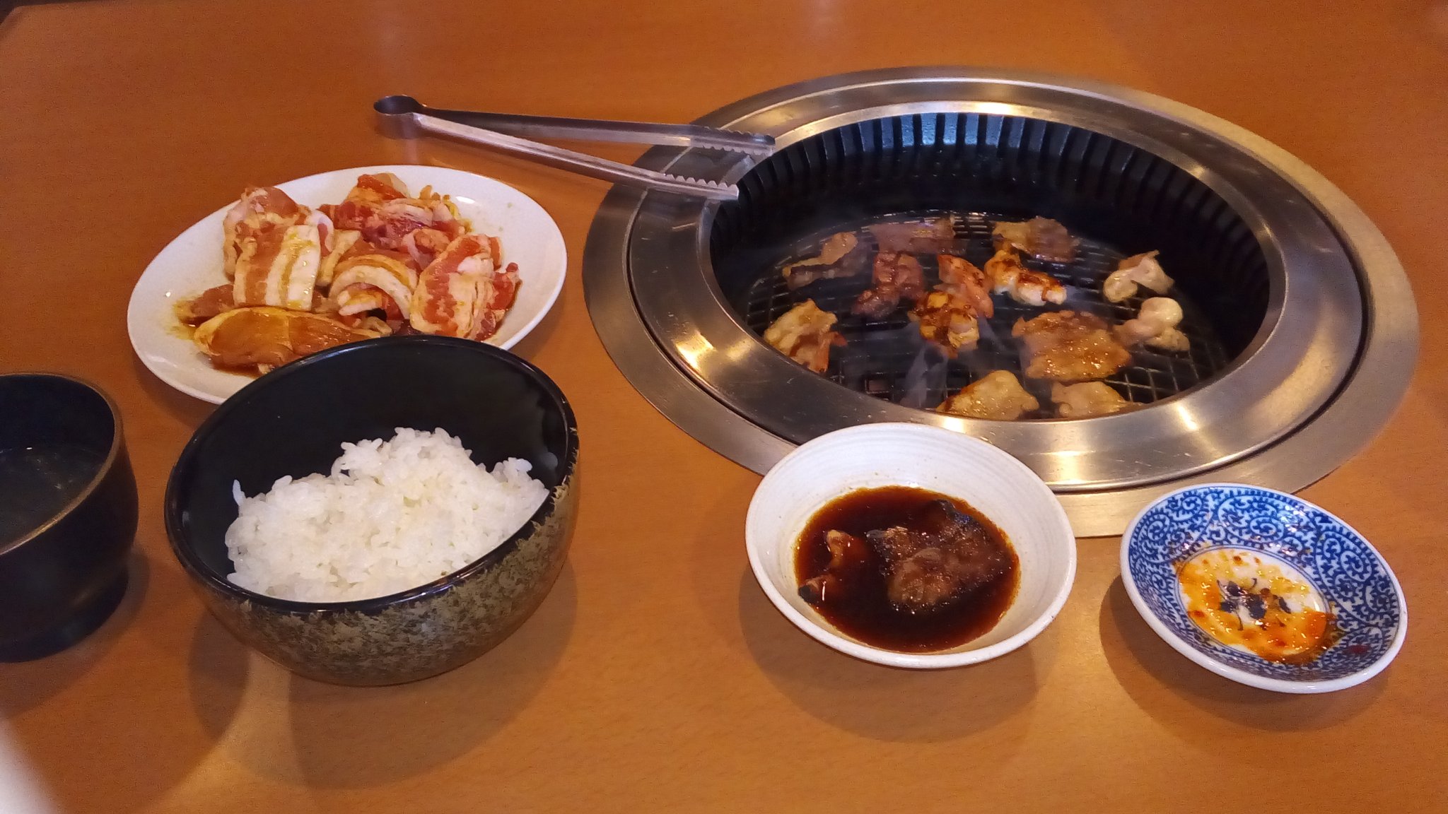 Regist 業務スーパー横の尼崎牧場なる焼肉屋でランチ食べ放題1080円 その後隣のアミューザーなる24時間営業の卓球ビリヤードパチスロパチンコufoキャッチャーが主体のゲームセンターにある無料のddr Sn2をプレイ 画面は変色 スピーカー出力が左側のみ