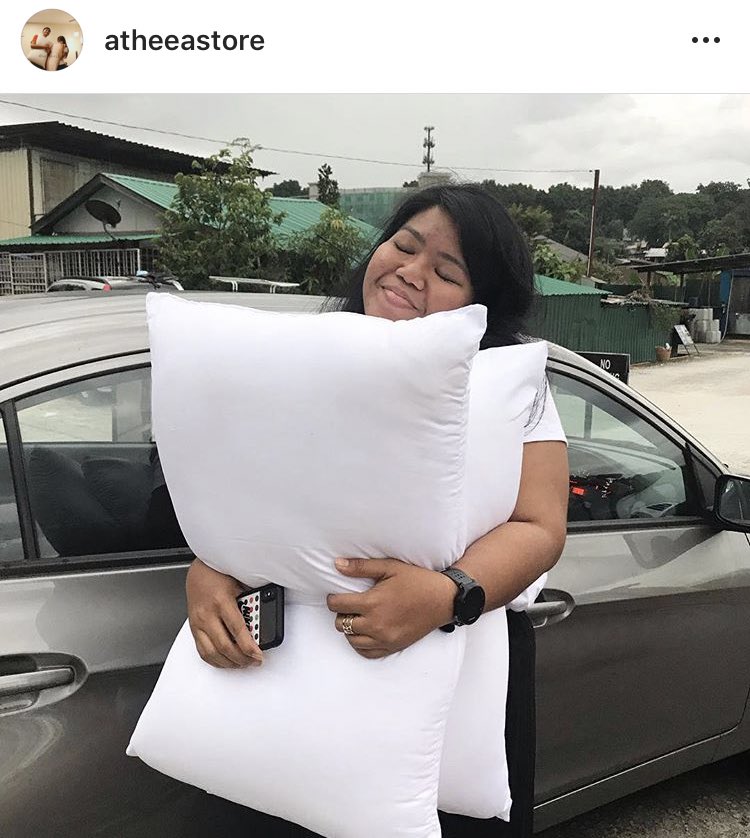 TYRADNE's tweet image. Who needs new bantal untuk tidur malam yang lena? You can get a pair of new bantal hotel free from us now!
(2 units)

Just follow the simple steps below (Follow IG, reply tweet &amp;amp; tell us why you need it) &amp;amp; RT this tweet! Cukup 500 RT I will choose &amp;amp; announce the winner 😃
#okaygo