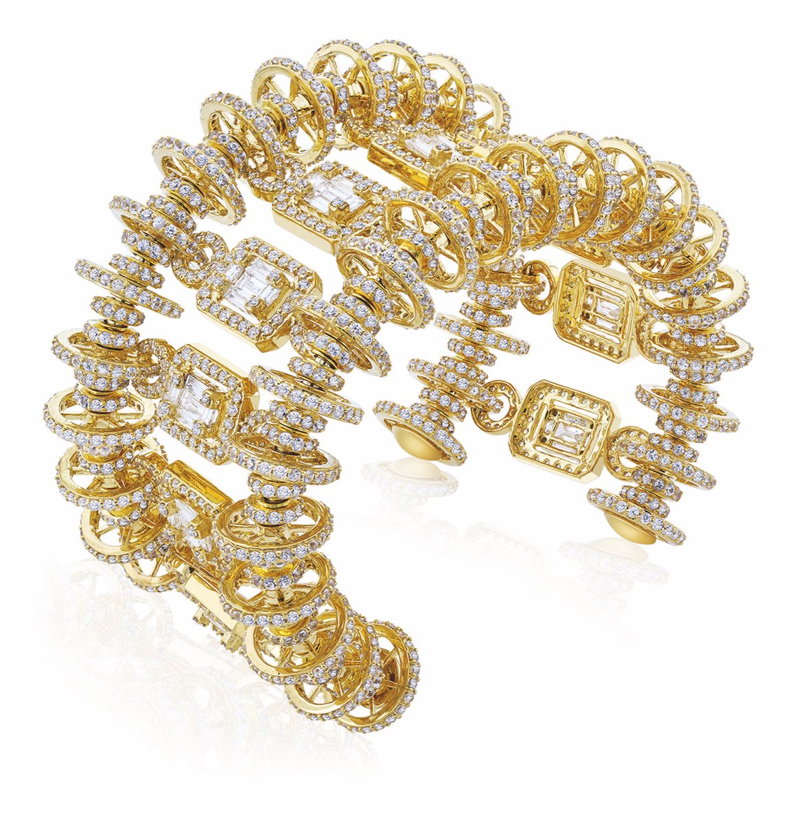 WeddingTimesTOI's tweet photo. Flash your summer style with these sun-kissed golden baubles!
#diacolor #sunar #varunadjani #motiwala #renuoberoifinejewellery #goldjewellery #jewellery #bridaljewellery #instajewellery #igjewellery #igers https://t.co/WNE7B3tHsy