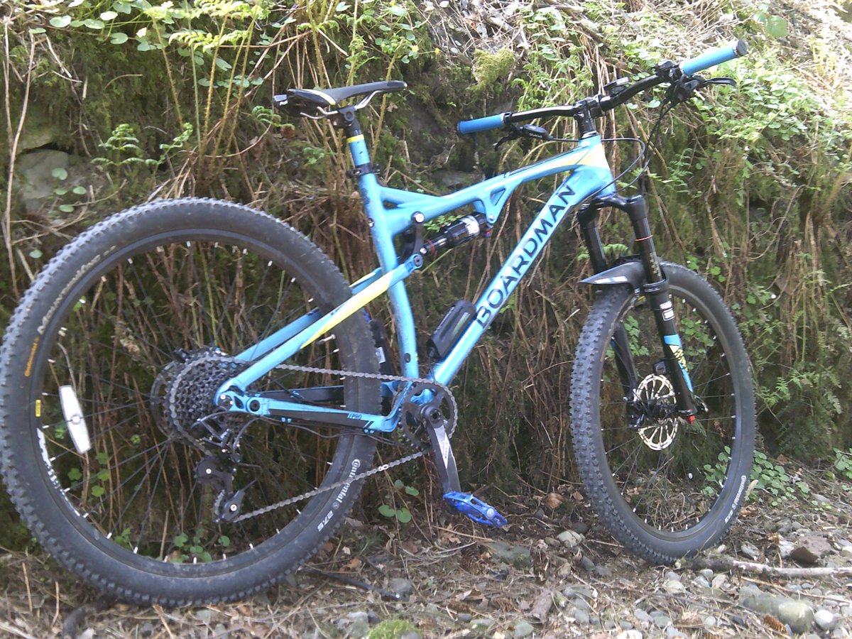 HardieMtb's tweet photo. clocking up the #KMs on a #bighillday at #Langholm bikes running #sweet thanks to @Flaercycle #REVOTERRA #chain #Preformance system and looks #propermint thanks to the coating of #Guard #Protection #FlaerBEtaTester https://t.co/HqQ5lloH9l