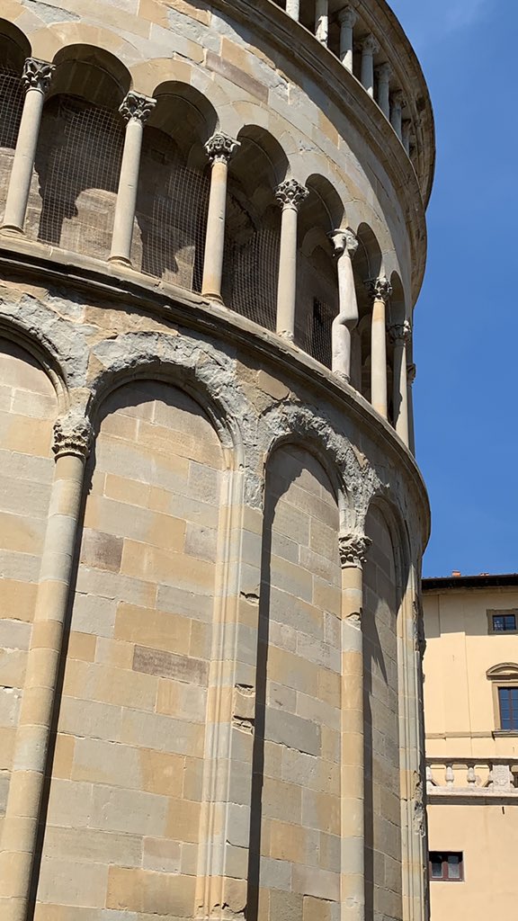 Arezzo. Watch out! If you don’t pay the architect or the designer. We will punish you! <a href="/InventUCA/">Invent@UCA</a>