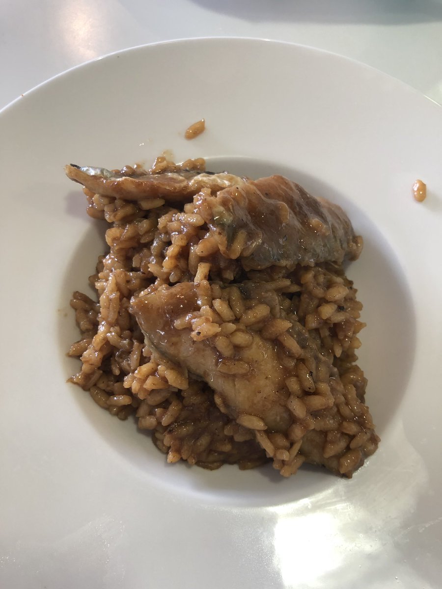 MARAMCIP's tweet photo. Ja ha finalitzat el Showcooking de Cuina Marinera al @MARAMCIP Cuina senzilla de pescadors amb producte de primera, peix de llotja I peix de baix cost. Gràcies Toni Albalat per la sesssió i a tots els assitents!. Tot boonissim!!. @visitlescala @agriculturacat https://t.co/OFxLZngcel