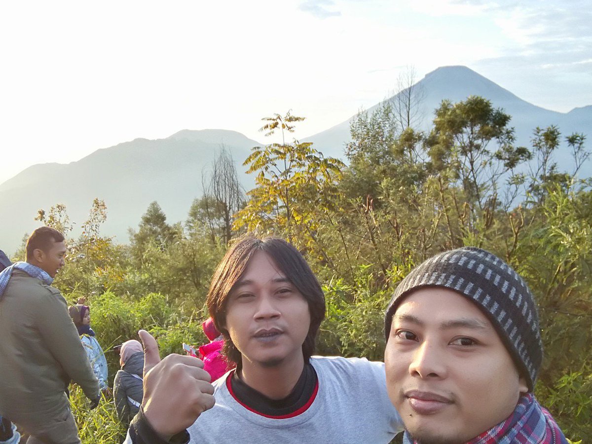 Sikunir Peak at Dieng

ROCK Roadtrip 18-21 April 2019