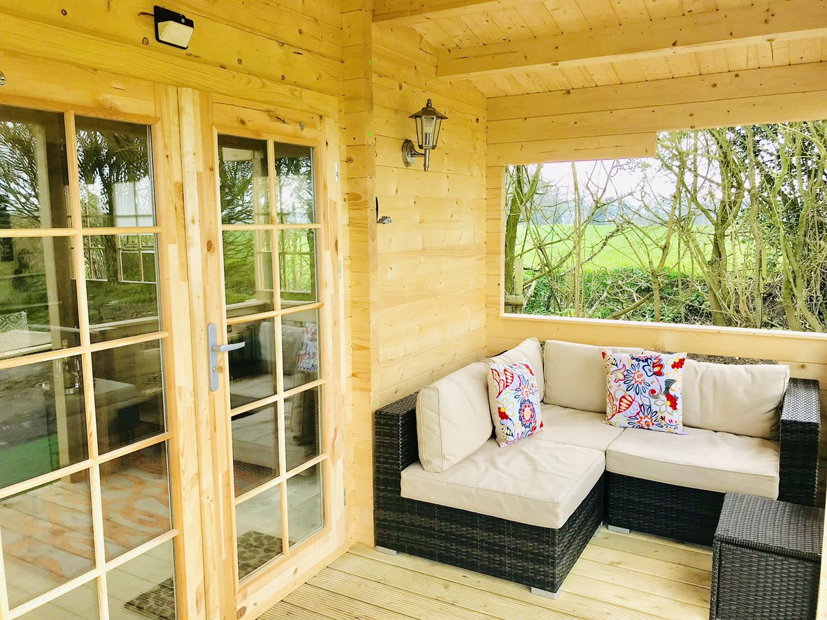 TheRetreat19's tweet photo. We have just had a cancellation for sunset log cabin and now have availability for two or 3 nights from this evening - we can offer a last minute discounted price - £200 for 2 nights or £250 for 3 nights email us asap if you are interested https://t.co/SKeSSODyZs