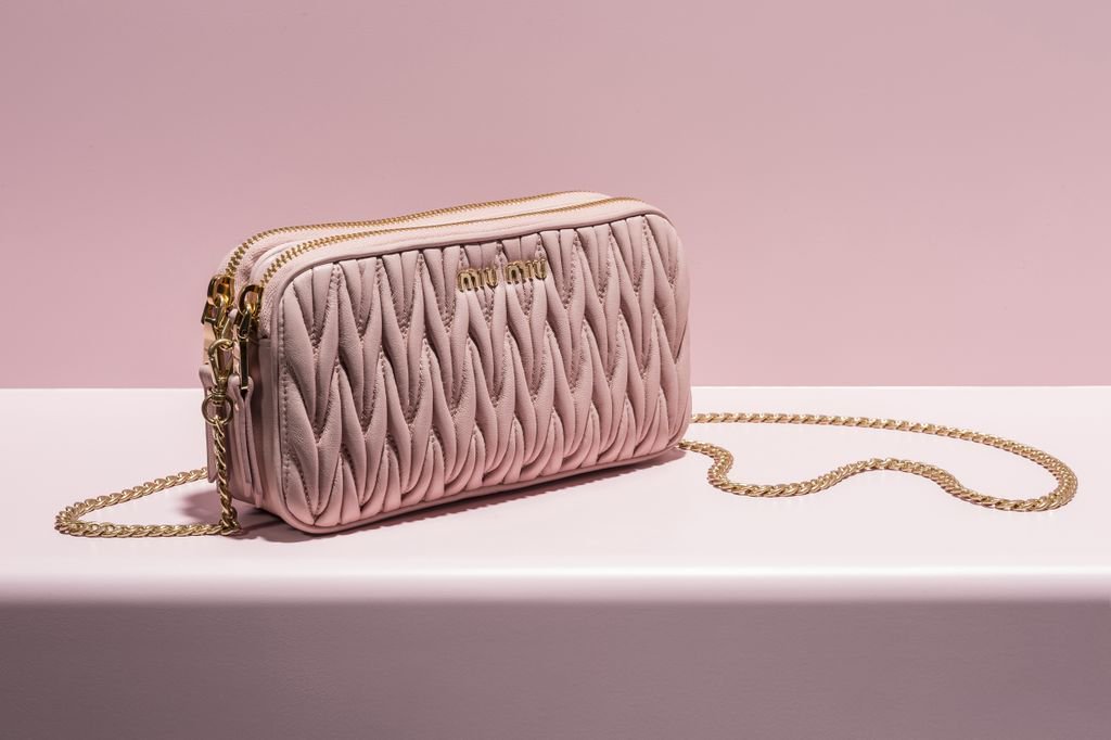 Miu Miu Japan على تويتر 定番人気の ミュウミュウ マテラッセ シリーズのレザーポーチ 直営店と公式サイトで発売中 T Co Hdgizce1bp Miumiu Miu Miu Japan على تويتر 定番人気の ミュウミュウ マテラッセ シリーズのレザーポーチ 直営店と公式サイトで発売中 T Co Hdgizce1bp Miumiu