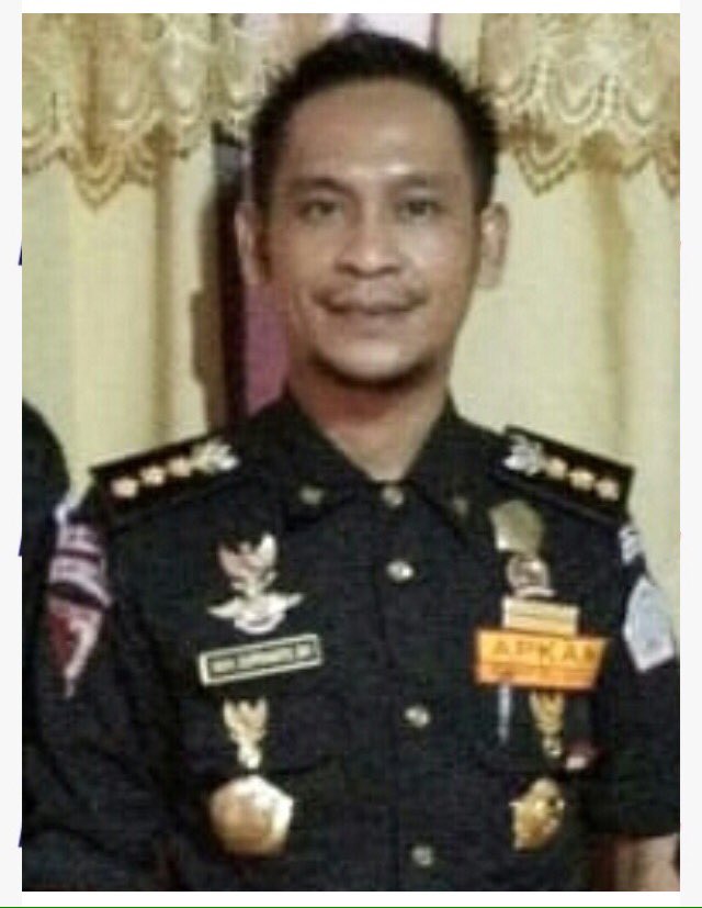 VideoViral6's tweet photo. @TajukutamaC Selamat Malam.Orang ini mengaku ketua apkan Sultra &amp; ada indikasi menipu petani cengkeh di Desa Sani2 Kecamatan Samaturu Kab: kolaka Sulawesi Tenggara https://t.co/xLUuzmm4gb