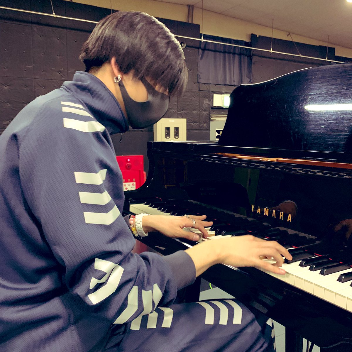 赤澤遼太郎 على تويتر ピアノも弾けるなんて なんてかっこいいお兄さん ジャスティス