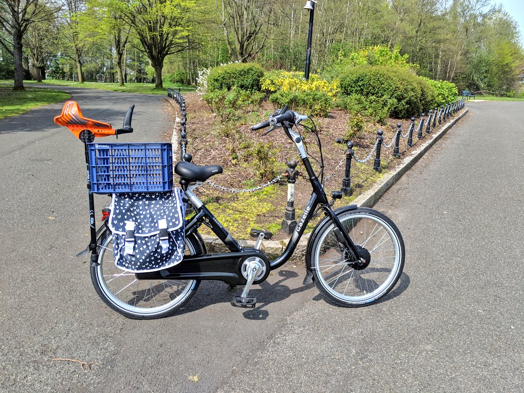 I took it super slow because the battery has yet to arrive, but I had a very lovely first bicycle ride home on my new bicycle 🧡