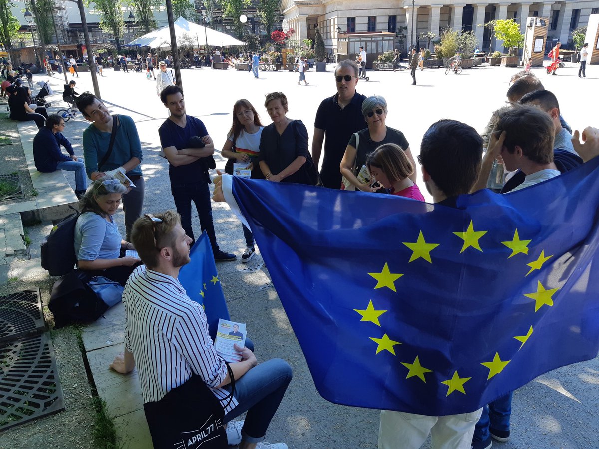 Place publique Paris tweet media