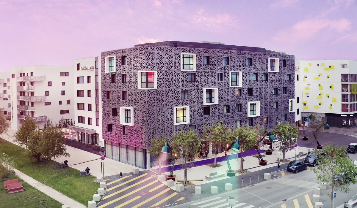 RItlsblagnac's tweet photo. inauguration du 1er Residence Inn by Marriott implanté en France. #RIToulouse. Walk Hospitality, Cogedim, et Pure Events, ont associé leurs talents pour créer l'évènement. Découverte de l’hôtel dans une Ambiance élégante, scintillante et poétique. #residenceinn #hotel #longerstay https://t.co/6T8GEOITd7