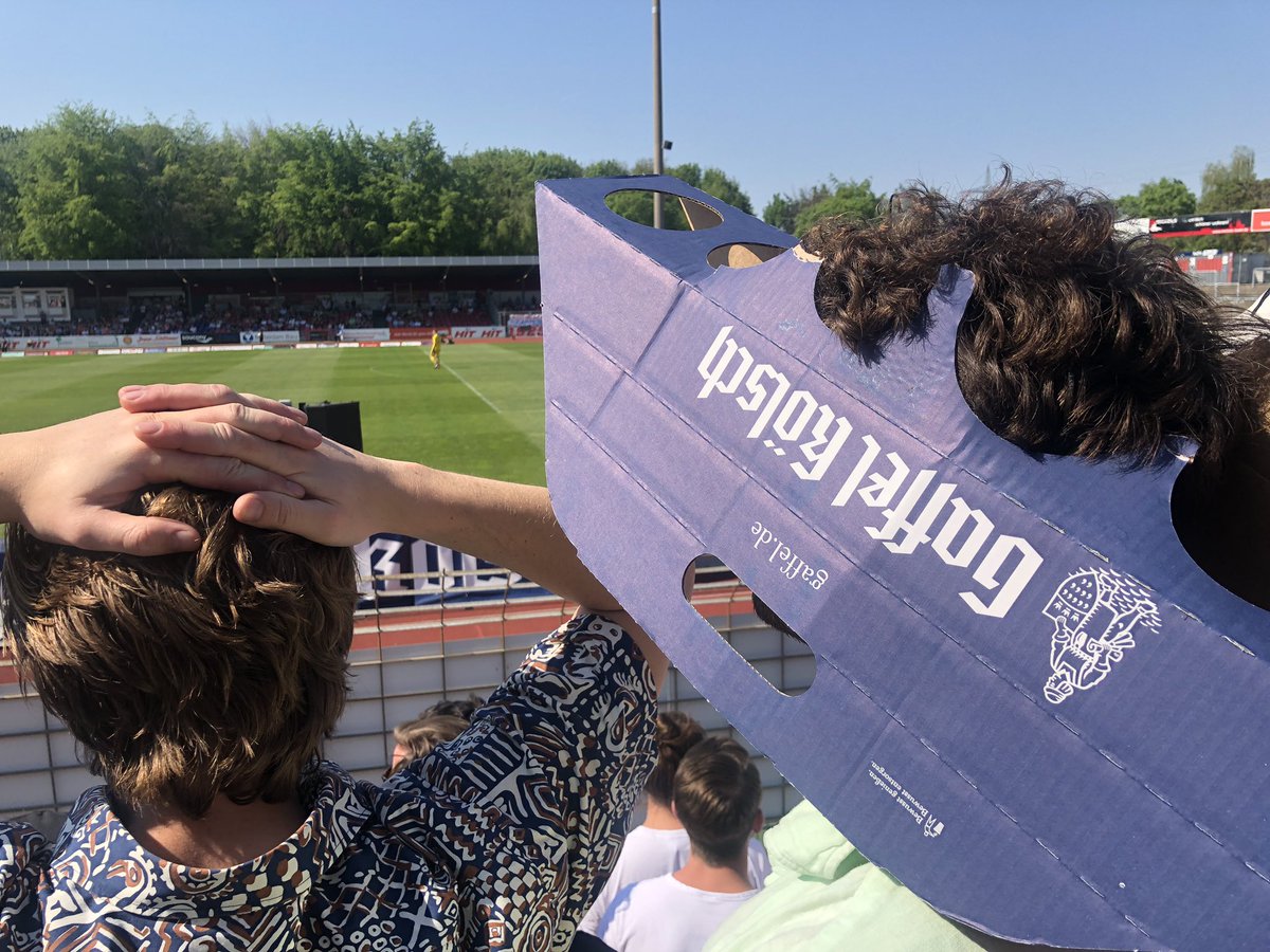 anegend's tweet photo. Angesichts des Wetters eine absolut überzeugende Kopfbedeckung. #FORUHG https://t.co/Ax9sIJLVyM