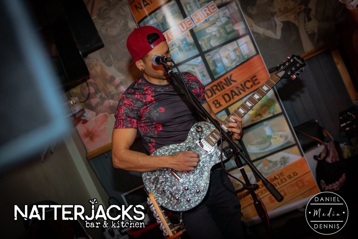Mix_dTape's tweet photo. @NatterjacksBar #leicester #goodfriday #bankholidayweekend #mixdtape #family #partyband #siblings https://t.co/ruV9R8THIZ