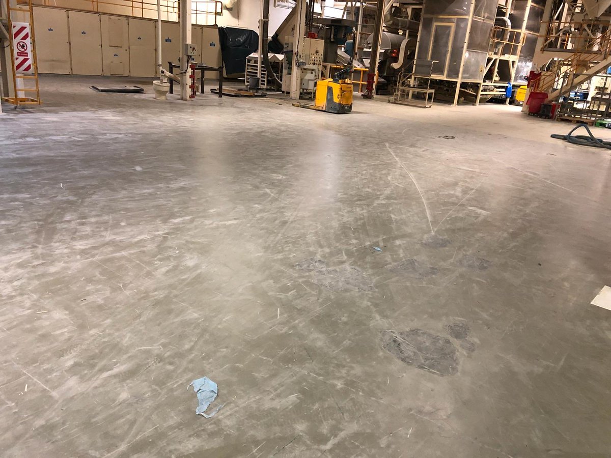 SignatureResin's tweet photo. It’s a busy Easter weekend over in #Ossett where we are removing old #polyurethane #screed and installing new, alongside #fastcure #resincoatings in a #foodfactory https://t.co/GiT3Sr2kpD