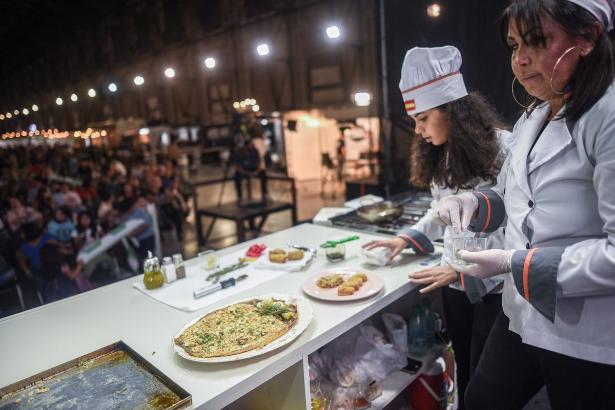 _SantaFeCapital's tweet photo. @josecorralSF “Esta cuarta #ExpoChef muestra que el trabajo en equipo consolida a Santa Fe como destino turístico”
Lo afirmó en la recorrida por la nueva edición de la exposición gastronómica más grande del país en la Estación Belgrano. + info:https://t.co/fegDLM6RQP https://t.co/XZQZSncLb8