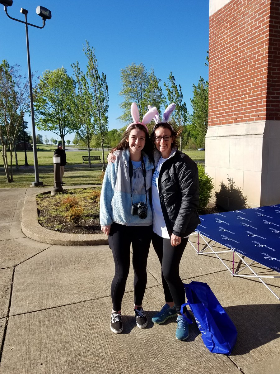 DreamCenter2003's tweet photo. We are ready to run! #Bunnyrun5k https://t.co/D7BSvCr2bQ