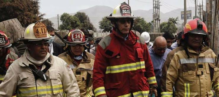 No es la primera vez que el Presidente de Perú Martín Vizcarra deja sus actividades y se presenta para colaborar con sus compañeros.