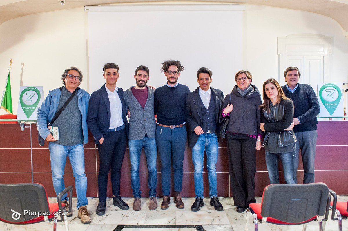 Abbiamo raccontato in conferenza stampa dell'intraprendenza dei ragazzi dell'Istituto Tecnico Economico Olivetti Lecce e dell'importanza di essere proattivi nel ricercare nuove opportunità.

Supporta #PoolZ, vai su bit.ly/zemove_poolz

#scuolalavoro #crowdfunding #startup