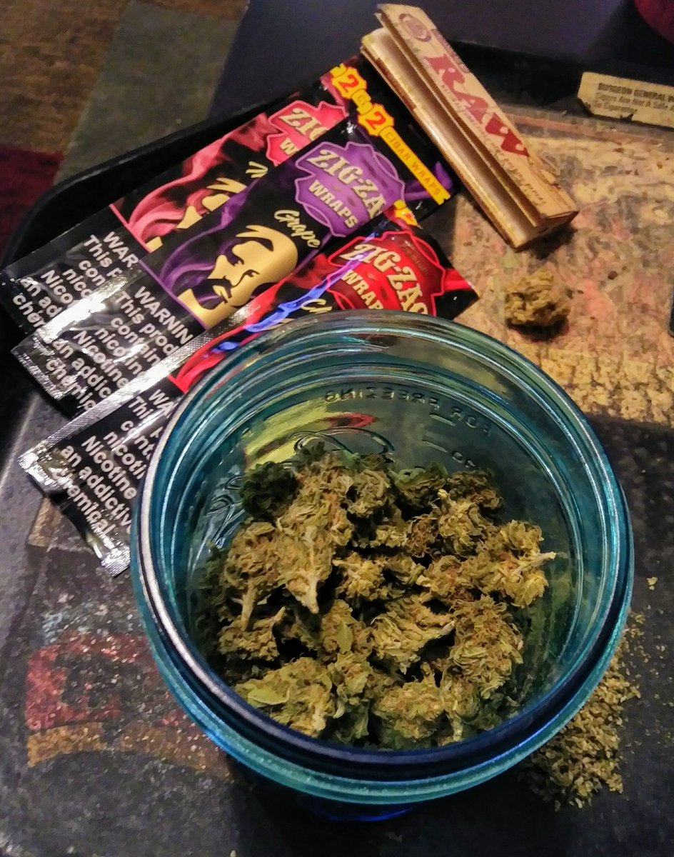 QUITETRILLWW's tweet photo. Happy 420 https://t.co/yZOkM5Mvu0