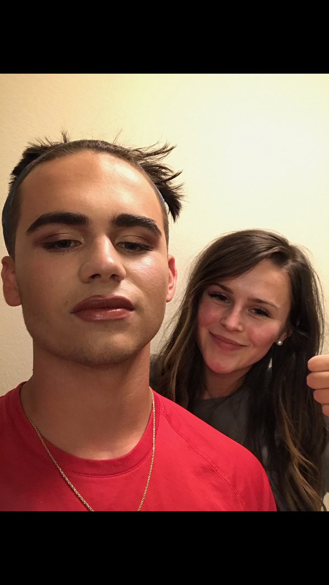 karli_ware's tweet photo. Happy Birthday Gabe! Hope your day sucks byeeeee💖🙂 https://t.co/lIkKsuEVVK