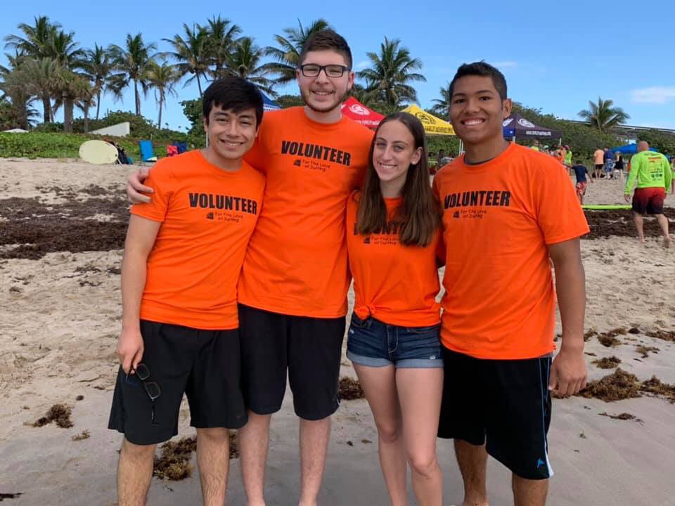 AngelaDonnino's tweet photo. Spanish River Honor Society Members volunteering at For the Love of Surfing event at Oceanfront Park~a free event for special needs children💙🦈#teamfuture6 @The_Galleon @RiverPTSA @RiverGuidance @Latsonw @hailtheriver https://t.co/uCw2uO1tTD