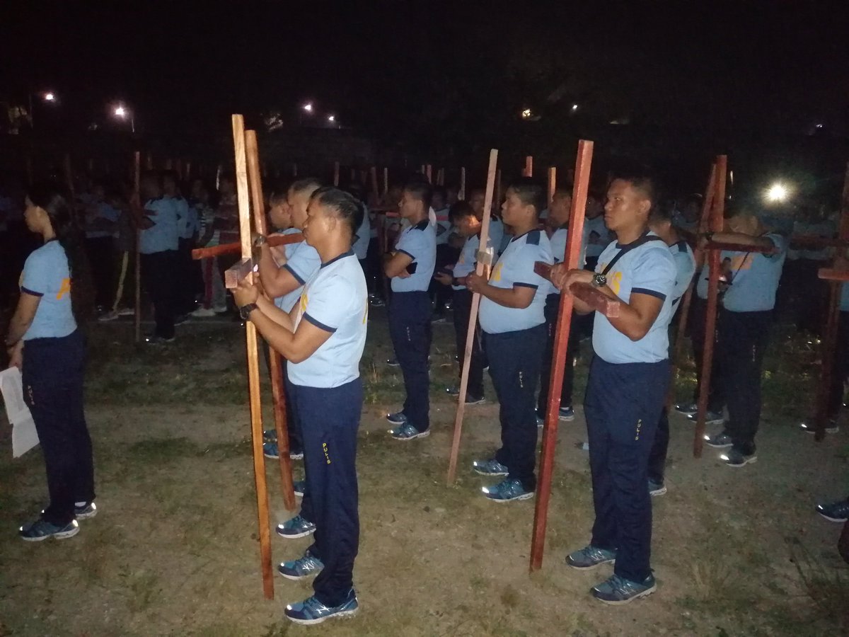 42ndsac's tweet photo. 42SAC personnel led by PCPT MARX DEO B APEROCHO participated in the Via Crucis/ Station of the Cross from General Santos City Airport going St. Michael the Archangel Chapel, PRO12, Tambler, General Santos City.

#PNPPATROLPLAN2030 
#SpecialActionForce
#ViaCrucis
#MakaDiyos https://t.co/Hq6EOctufn