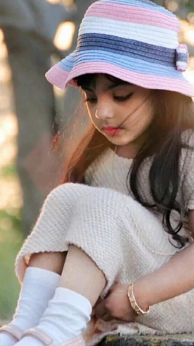 LcyFd's tweet image. صمت
وثمة حديث بقلبي ....يضج 
....
#ملكني_سكوتي