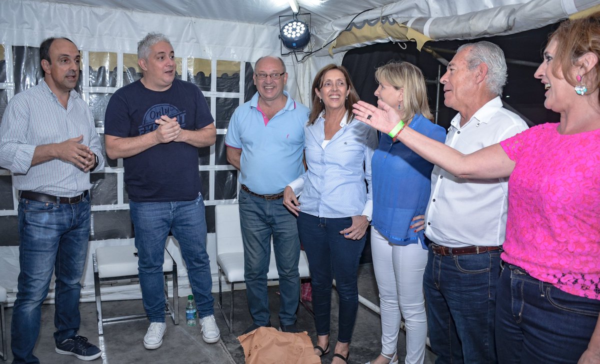 AValsagna's tweet photo. Ayer abrió sus puertas #Expochef en la hermosa #EstacionBelgrano. Gastronomía, emprendedores, charlas de cocina, música y el tradicional concurso del plato de pescado santafesino. Con toda la fuerza de @marianopeluffo @VicPanozzo 👏👏
Sigue hasta el domingo #SantaFeTuristica https://t.co/MmPe0bFppy