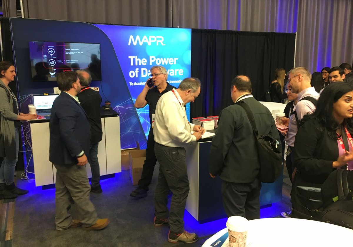 Annabelle_Ross's tweet image. Another successful #MapR book signing event with @ted_dunning at #TheAIConf! #dataware