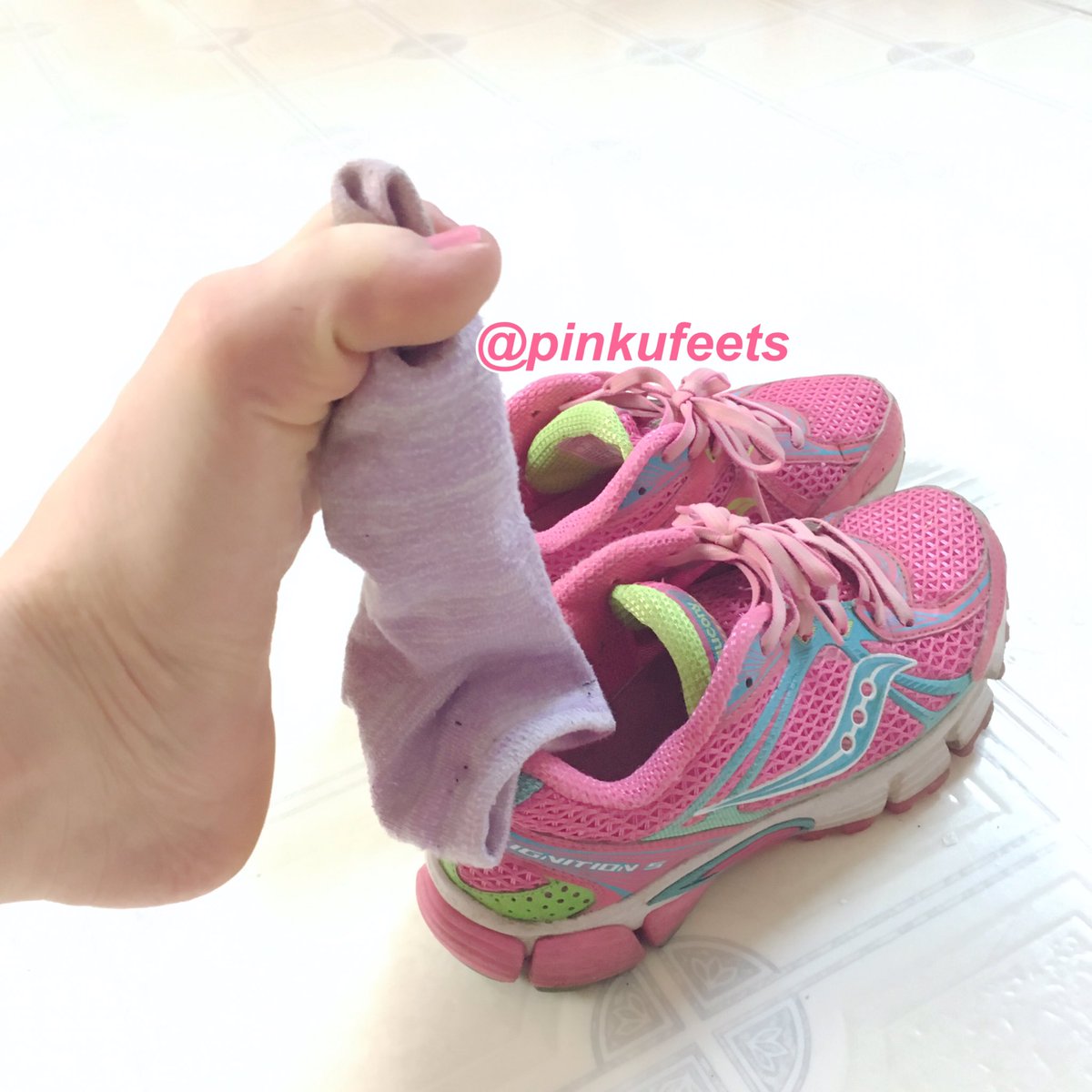 pinkufeets's tweet photo. Went for a hike...now I have a #smellysock between my #toes 🦶🏻😛🏃♀️ #smellyfeet #socks #takingoffsocks #footplay #footmodel #footgoddess #feetworship #footfetish #feetfetish #feetpics #teenfeet https://t.co/Rdf77mrITr