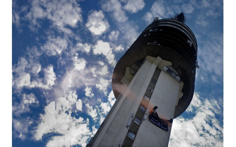 TotaalTV's tweet photo. KPN begint met laatste fase omzetting Digitenne naar HD #KPN #Digitenne #HD #DVBT #DVBT2 #televisie #ether #media #nieuws @KPN @KPNwebcare via @TotaalTV https://t.co/jd4OuAEy2Y https://t.co/zZaUC2Q1xn