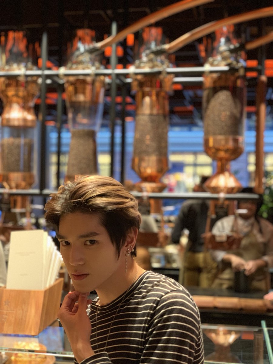 NCTsmtown_127's tweet photo. 커피마시는 용 

#WE_ARE_SUPERHUMAN
#NCT127_SUPERHUMAN
#SUPERHUMAN
#NEOCITYinUSA #NCT127inUSA #NEWYORK #NCT127 #NCT https://t.co/rsYaZM5cjj