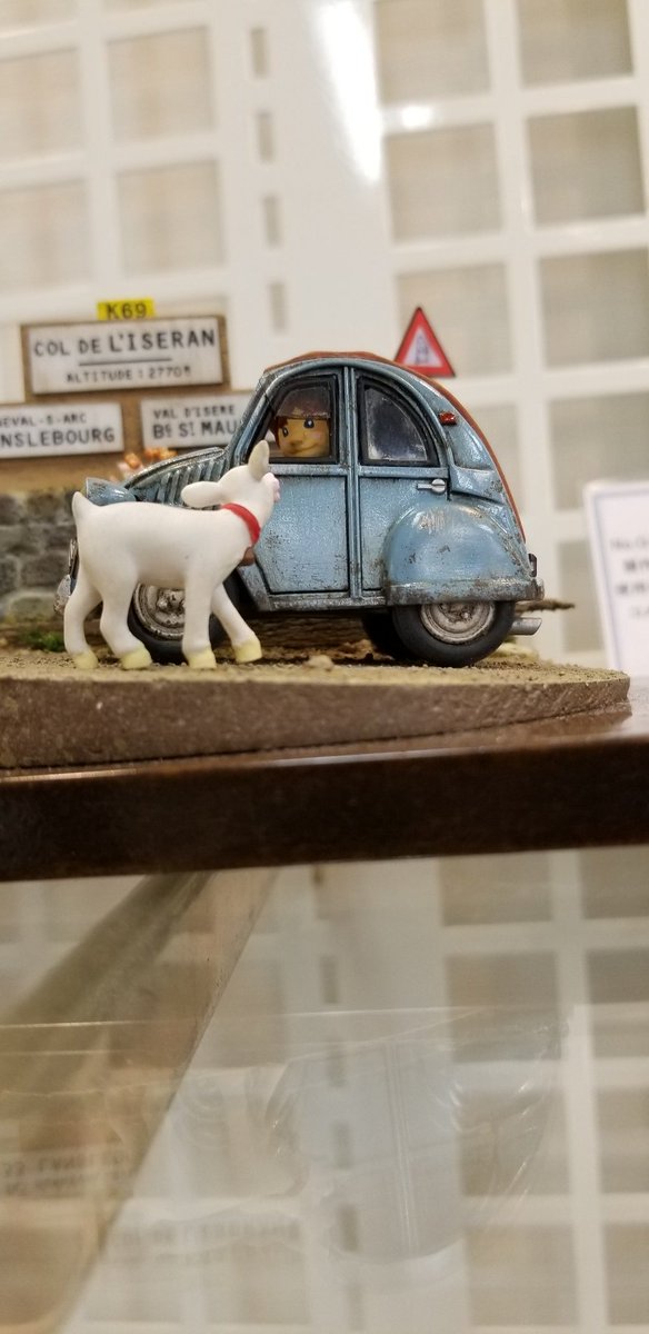 take_gyonou's tweet image. モデルワークスさんの展示会その4
ネコワークスさんのヴィネット2
ヤギとドライバーの視線バッチリ。
上手いこと持ってくるなぁ。#ModelWorks