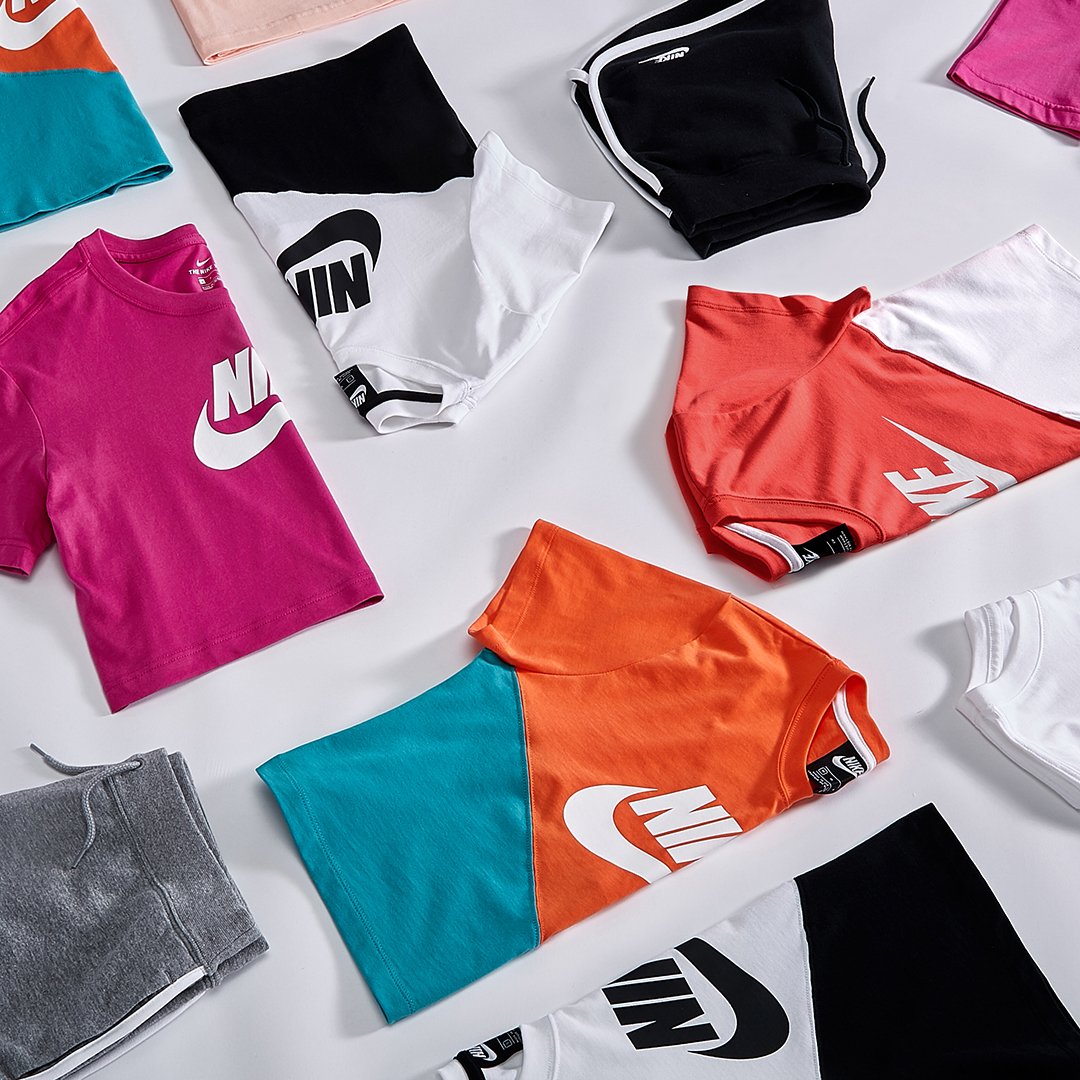 nike heritage crop top
