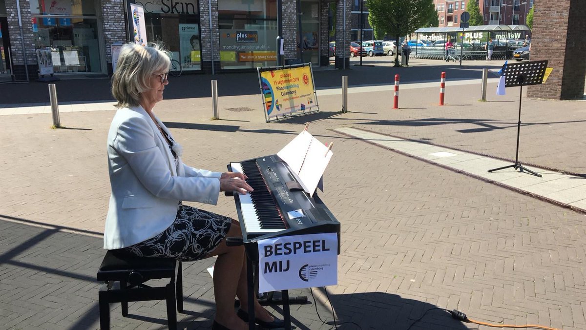 Campagnetijd met heerlijk weer! 
Vanmiddag is bij Winkelcentrum Parijsch een kleine campagne gehouden om de laatste @rabowestbetuwe leden te laten stemmen op Stichting Pro Piano. Gemist? Stemmen kan nog t/m 21 april hier: buff.ly/2KnsNij

#pianowandeling #culemborg