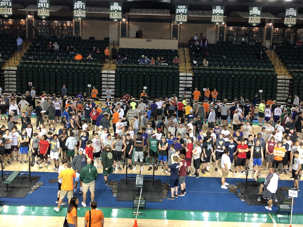 Alma_Athletics's tweet photo. Arkansas State Weightlifting Championship is underway at Alma High School! #Only1Airedale #GoAiredales https://t.co/3i233Q6V44
