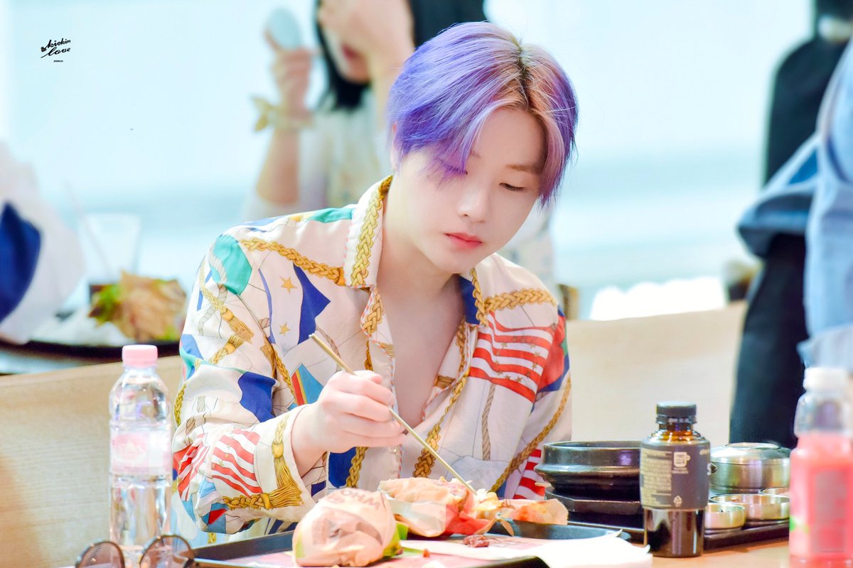 KickinLove0207's tweet photo. 190420 ICN 💗🦊
우리 난이 진짜 귀여워💜
많이 먹어용^ ^ㅋㅋㅋㅋ
#김진환 #진환 #JINHWAN #jay #kimjinhwan #ジナン #iKON 
@iKON_gnani_____ https://t.co/xDUrvV8bL0