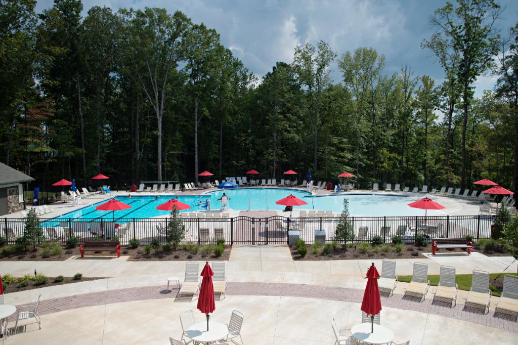 LennarCharNC's tweet image. It's getting HOT out there! Is THIS the kind of pool you'd like to be relaxing by? #Amenities #ZeroEntryPool #SwimmingPool #SummerTime #ActiveAdult #TreeTops spr.ly/6010EeJxq