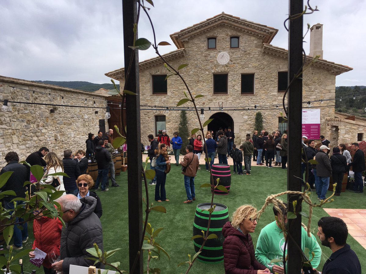 EvaVicens's tweet photo. Avui els protagonistes són els vins d’altura: a Masia Torreta de Mediona, fins les 23h, festival @cotavins: pla perfecte per tastar, riure, compartir, ballar i gaudir de fantàstics paisatges de vinya 
#cotavins https://t.co/2WRjvCkW2t